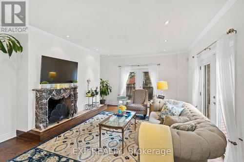 89 Windermere Crescent, Richmond Hill, ON - Indoor Photo Showing Living Room With Fireplace
