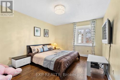 89 Windermere Crescent, Richmond Hill, ON - Indoor Photo Showing Bedroom
