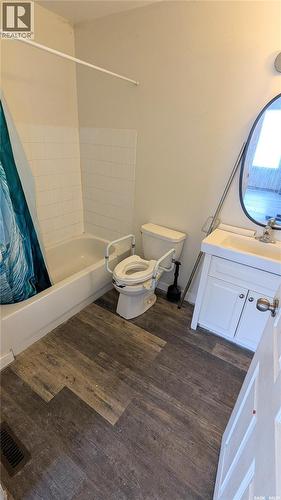 407 U Avenue S, Saskatoon, SK - Indoor Photo Showing Bathroom