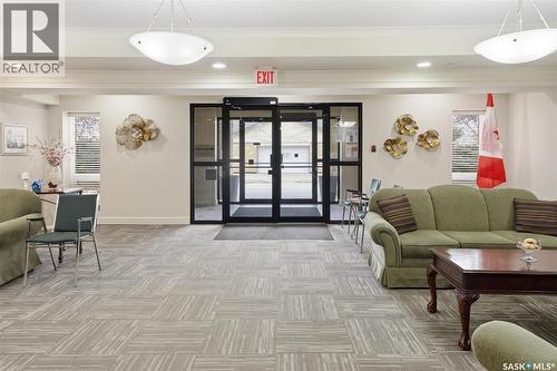 304 1622A Acadia Drive, Saskatoon, SK - Indoor Photo Showing Living Room