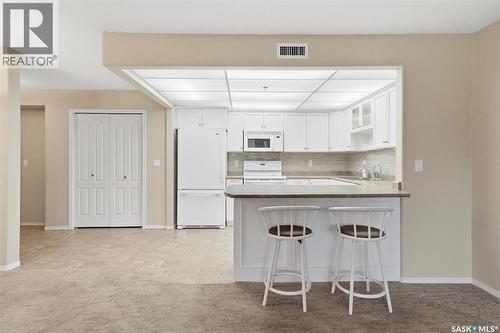 304 1622A Acadia Drive, Saskatoon, SK - Indoor Photo Showing Kitchen