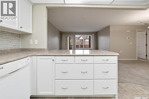 304 1622A Acadia Drive, Saskatoon, SK - Indoor Photo Showing Kitchen