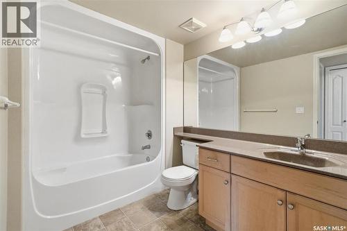 304 1622A Acadia Drive, Saskatoon, SK - Indoor Photo Showing Bathroom