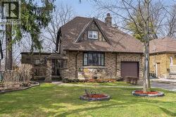 10 LANDOUR Avenue  York, ON M6M 4J4