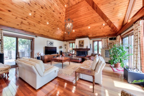 825 Ch. des Pionniers  Piedmont, QC J0R 1J0