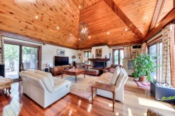 825 Ch. des Pionniers Piedmont, QC J0R 1J0