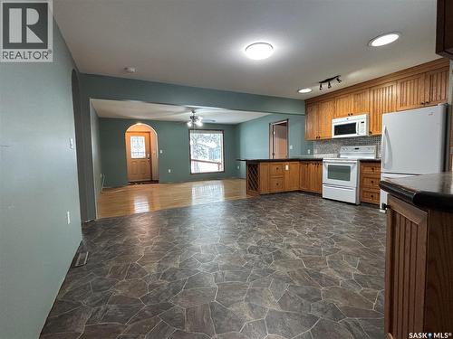 413 Maple Street, Maple Creek, SK - Indoor Photo Showing Kitchen