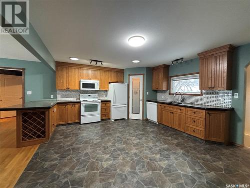 413 Maple Street, Maple Creek, SK - Indoor Photo Showing Kitchen