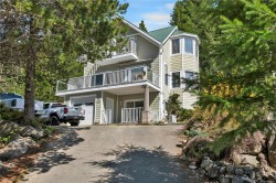 429 Donner Dr  Gold River, BC V0P 1G0