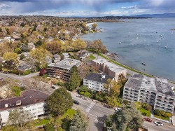 102-1400 Newport Ave Oak Bay, BC V8S 5K9