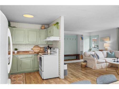 60 Third Ave, Pointe-Du-Chêne, NB 