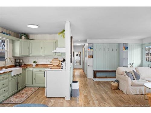 60 Third Ave, Pointe-Du-Chêne, NB 