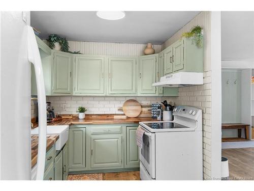 60 Third Ave, Pointe-Du-Chêne, NB 