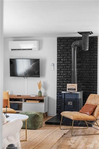 60 Third Ave, Pointe-Du-Chêne, NB 