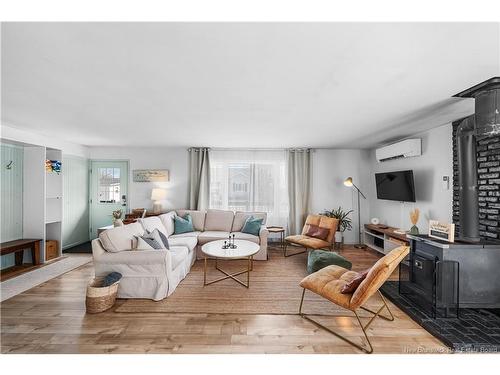 60 Third Ave, Pointe-Du-Chêne, NB 