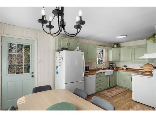 60 Third Ave, Pointe-Du-Chêne, NB 