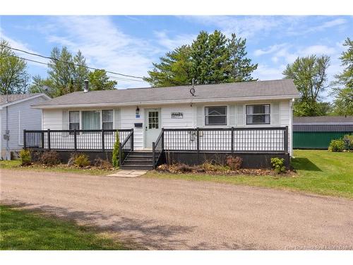 60 Third Ave, Pointe-Du-Chêne, NB 