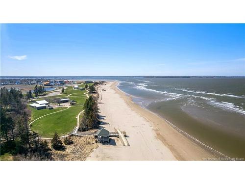 60 Third Ave, Pointe-Du-Chêne, NB 