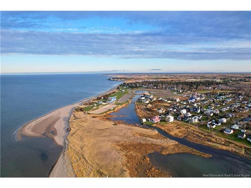 60 Third Ave, Pointe-Du-Chêne, NB 