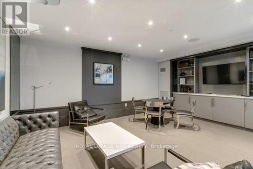 207 - 10 Concord Place, Grimsby (Grimsby Beach), ON - Indoor Photo Showing Living Room