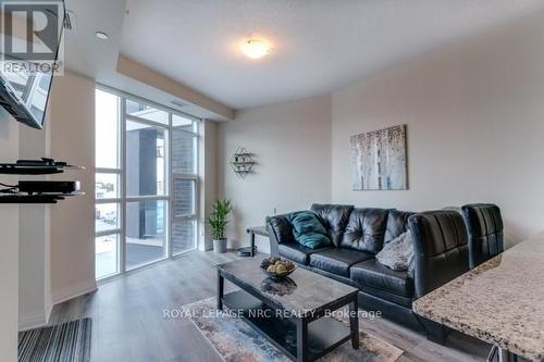 207 - 10 Concord Place, Grimsby (Grimsby Beach), ON - Indoor Photo Showing Living Room