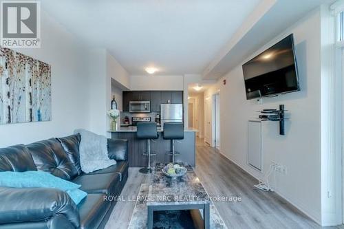 207 - 10 Concord Place, Grimsby (Grimsby Beach), ON - Indoor Photo Showing Living Room