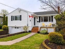21 Lawnsdale Drive  Dartmouth, NS B3A 2N1
