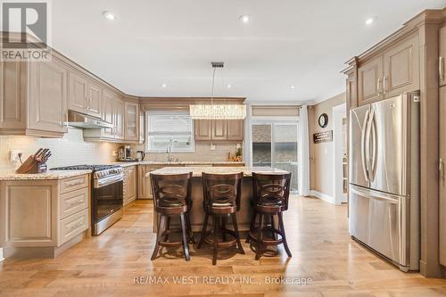 941 Stainton Drive, Mississauga, ON - Indoor Photo Showing Kitchen With Stainless Steel Kitchen With Upgraded Kitchen