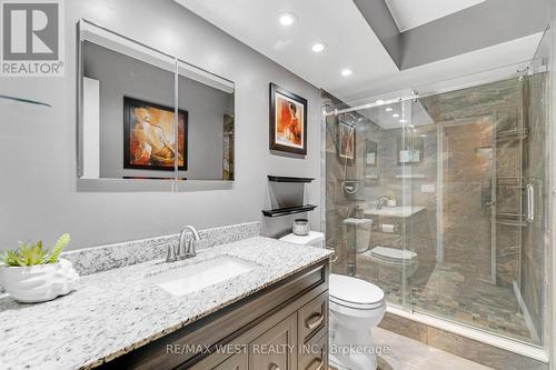 941 Stainton Drive, Mississauga, ON - Indoor Photo Showing Bathroom