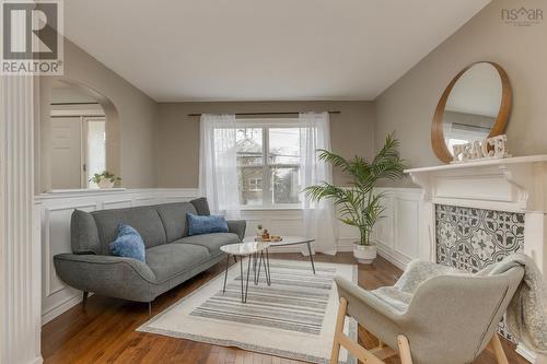 53 Heathside Crescent, Halifax, NS - Indoor Photo Showing Living Room