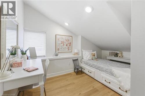 199 Kensington Avenue S, Hamilton, ON - Indoor Photo Showing Bedroom