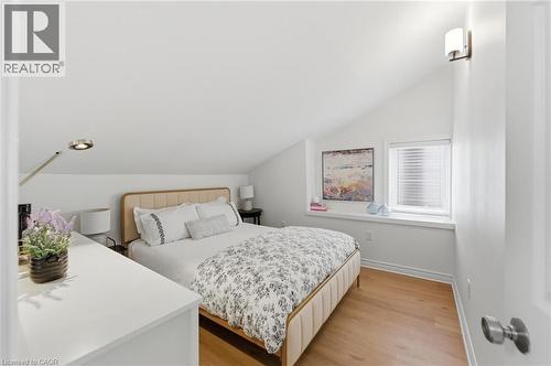 199 Kensington Avenue S, Hamilton, ON - Indoor Photo Showing Bedroom