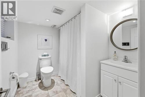 199 Kensington Avenue S, Hamilton, ON - Indoor Photo Showing Bathroom