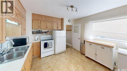 2711 Montreal Crescent, Regina, SK - Indoor Photo Showing Kitchen With Double Sink