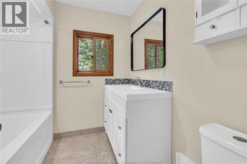 3711 Dandurand Boulevard, Windsor, ON - Indoor Photo Showing Bathroom