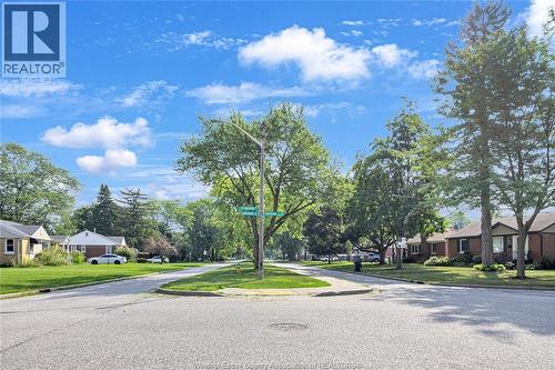 3711 Dandurand Boulevard, Windsor, ON - Outdoor