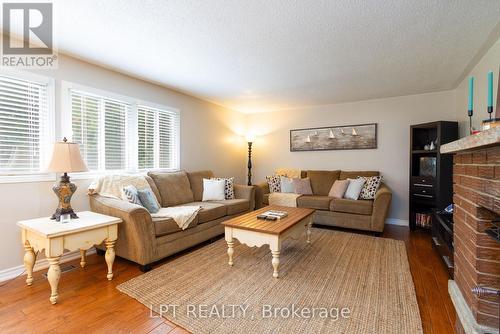 Living Room - 34 Staglir Drive, Tiny, ON - Indoor Photo Showing Living Room