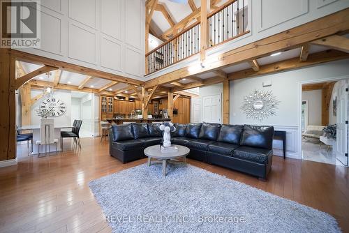 9 Michael'S Lane, Tillsonburg, ON - Indoor Photo Showing Living Room