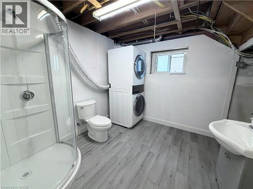 446 East 36Th Street, Hamilton, ON - Indoor Photo Showing Bathroom
