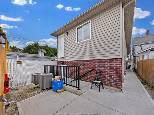 658 Caron, Windsor, ON 