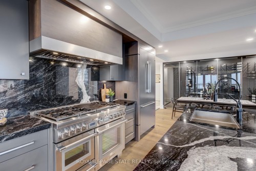 308-2060 Lakeshore Road, Burlington, ON - Indoor Photo Showing Kitchen With Double Sink With Upgraded Kitchen