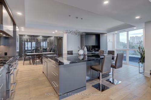308-2060 Lakeshore Road, Burlington, ON - Indoor Photo Showing Kitchen With Upgraded Kitchen
