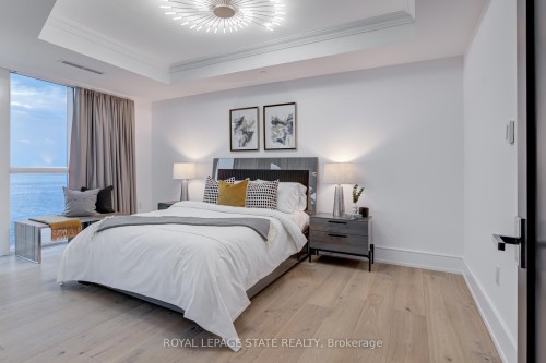 308-2060 Lakeshore Road, Burlington, ON - Indoor Photo Showing Bedroom