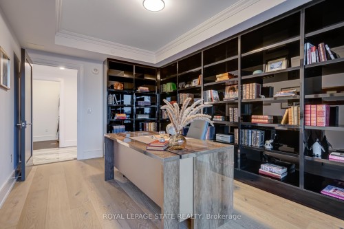 308-2060 Lakeshore Road, Burlington, ON - Indoor