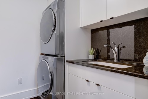 308-2060 Lakeshore Road, Burlington, ON - Indoor Photo Showing Laundry Room