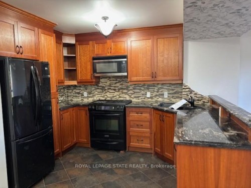 45 Thames Way, Hamilton, ON - Indoor Photo Showing Kitchen