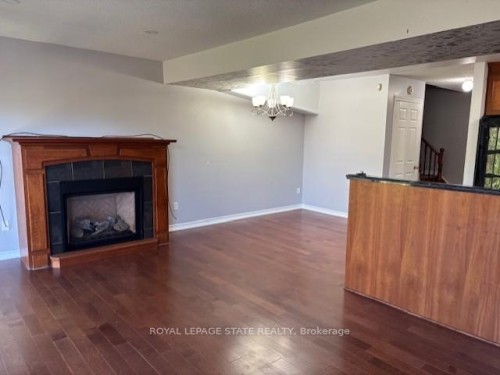 45 Thames Way, Hamilton, ON - Indoor Photo Showing Living Room With Fireplace