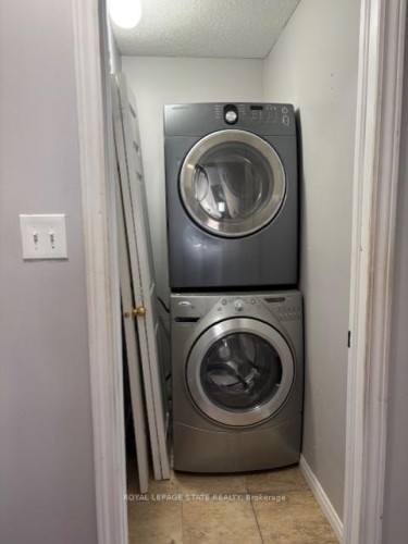 45 Thames Way, Hamilton, ON - Indoor Photo Showing Laundry Room