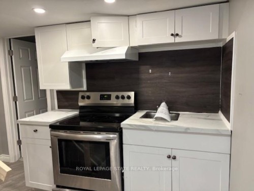 45 Thames Way, Hamilton, ON - Indoor Photo Showing Kitchen