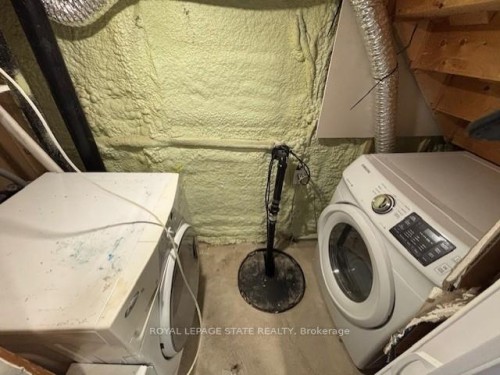 45 Thames Way, Hamilton, ON - Indoor Photo Showing Laundry Room